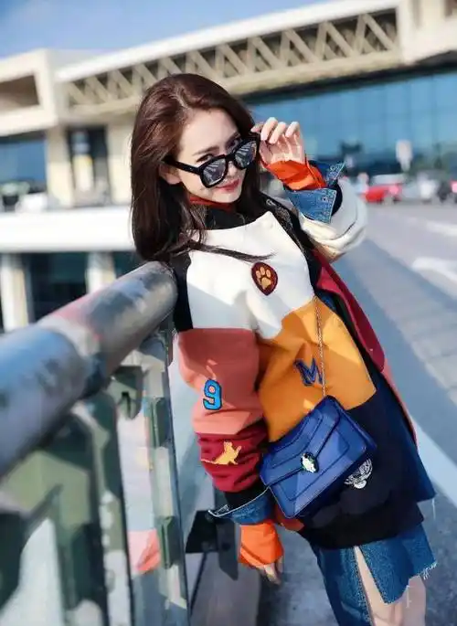 女神戚薇穿卫衣最好看轻松打造下半身失踪时尚筷子腿过于惹眼