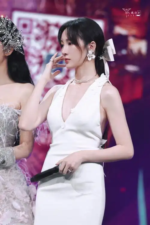 孟佳的穿搭图鉴##中免日上美无止境##中免日上