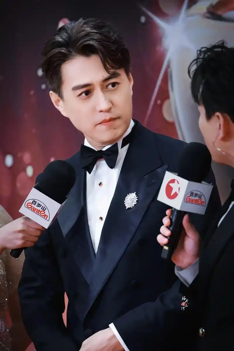 靳东参加东方卫视品质盛典红毯高清图片.帅疯了帅疯了#靳东 # - 抖音