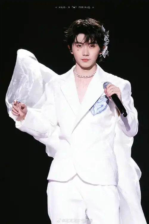 马嘉祺solo蜚蜚##马嘉祺白西装飘纱##马嘉祺五周年演唱会##马嘉祺 廿