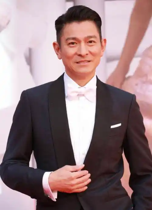 原创被刘德华藏了24年用青春换来地位年近50才传宗接代