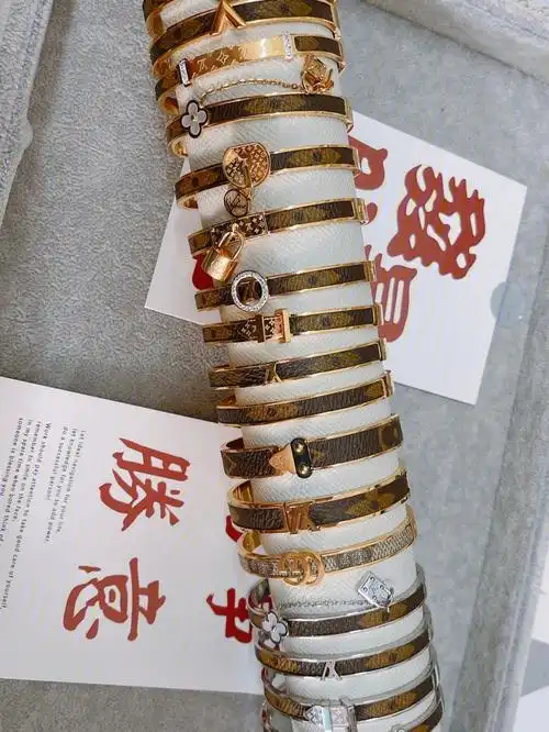 平价手镯lv