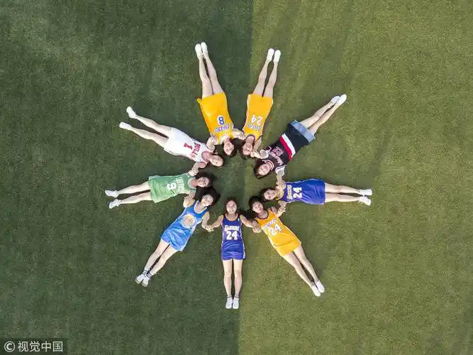 致敬青春新颖创意毕业照片走红网络