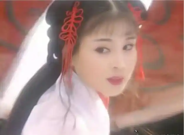 演员赵明明,生下女儿后被丈夫抛弃,为了女儿至今未嫁