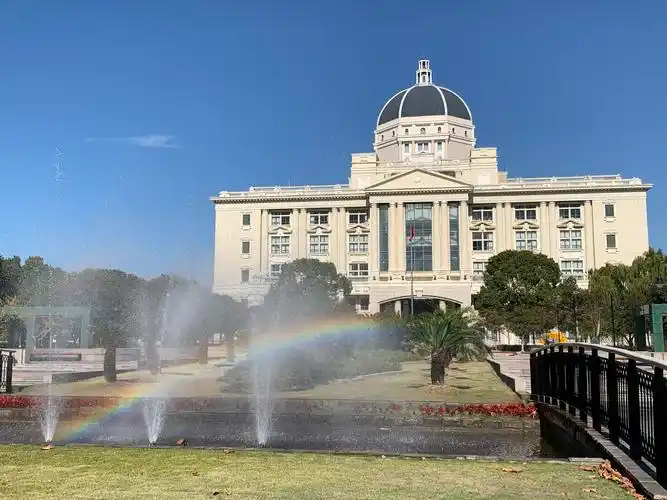 想求一些中国各个高校的景色照片