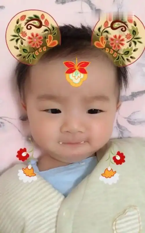 看我的小虎牙好看么?