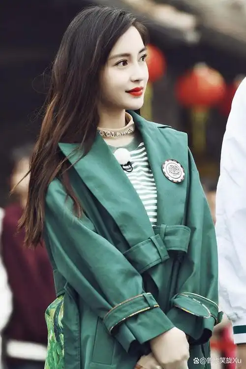 杨颖红秀封面引热议,疲惫状态触目惊心,与蔡徐坤的过去成为焦点