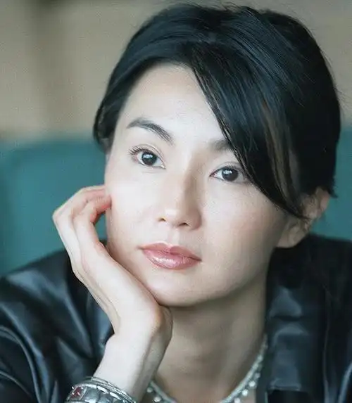 2018年,张曼玉身穿皮衣现身,这一辑照片几乎是立即上热搜,原因是