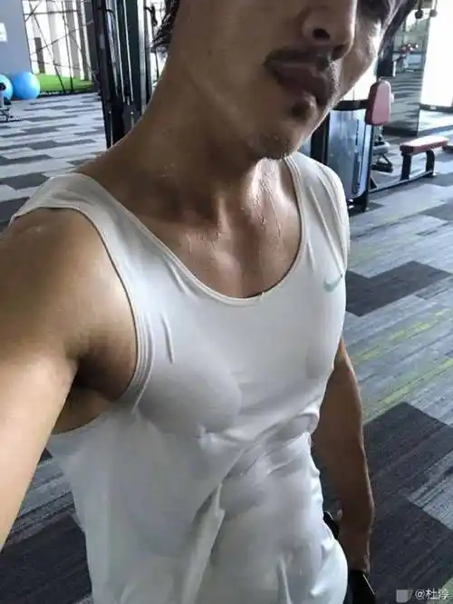 杜淳晒健身照,衣服完全湿透腹肌依稀可见,胡子拉碴亮点十足!