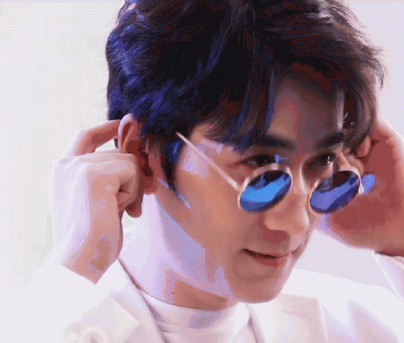 内娱戴眼镜最好看的明星##朱一龙