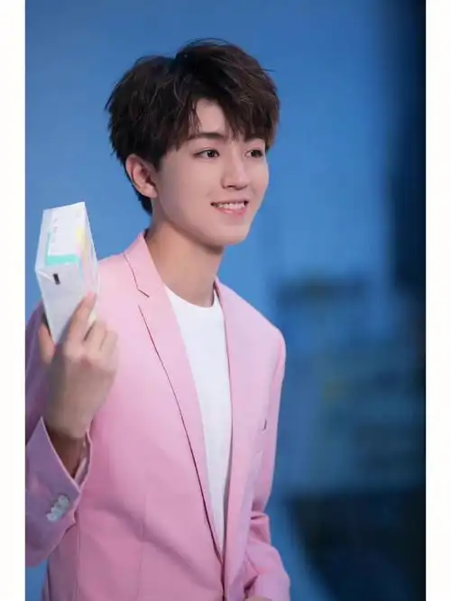 喜欢各种造型的王俊凯