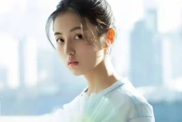 两大影后对比,实力pk,张子枫与周冬雨谁更胜一筹_电影_青春_表演