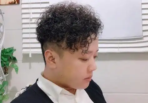 胖子梳剃两边短发最显瘦 最新款男士两边剃掉短发对胖人很友好_发型侠