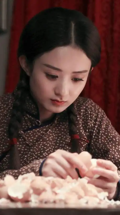 赵丽颖村姑造型!梨花带雨的俏脸让人心疼