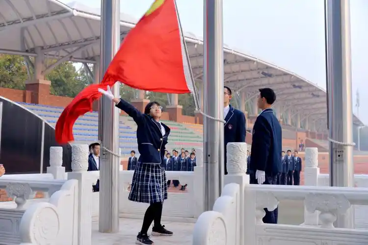 以劳动之精神创科技之辉煌石家庄二中举行主题升旗仪式暨近期多项比赛