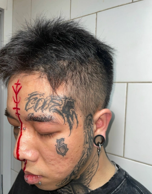 额头肉雕纹身设计男脸部割皮纹身欣赏8