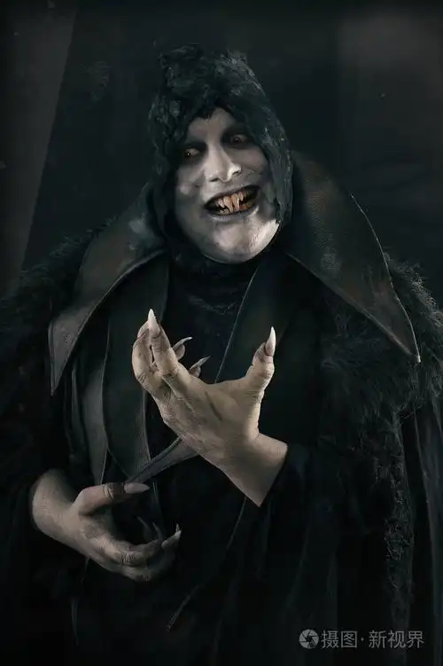 快乐疯狂的微笑吸血鬼与大吓人的指甲.不死族 monst