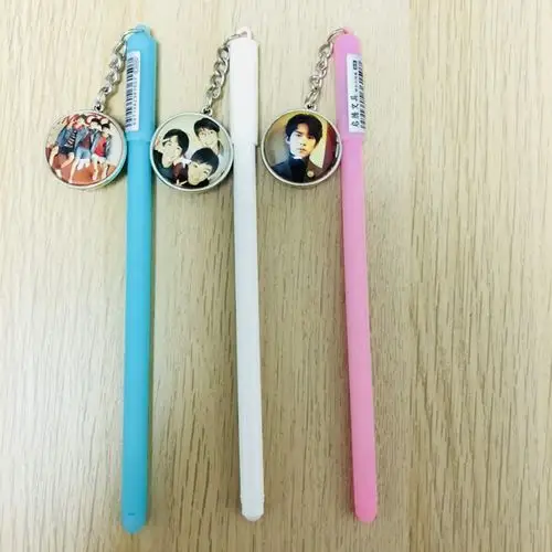 应援 笔_tfboys易烊千玺王源王俊凯黑色中性笔吊坠笔水笔文具同款应援