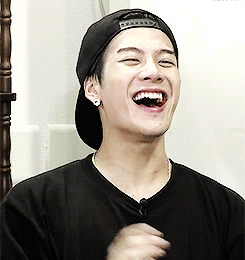 王嘉尔酷帅气迷人帅哥gif动图_动态图_表情包下载_soogif