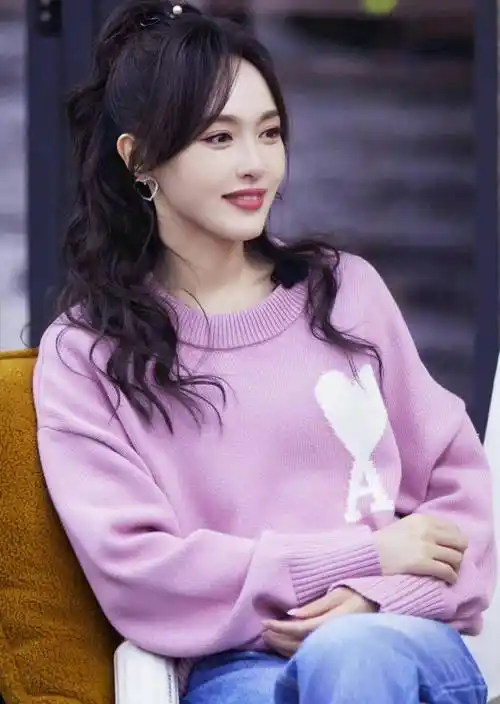 唐嫣的"央视风"仪态惊艳现场!