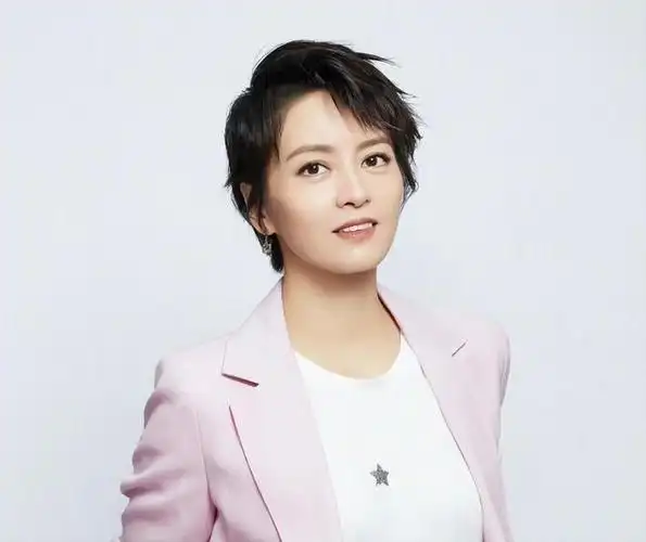 48岁的梁咏琪:赢下了爱情,却输了事业