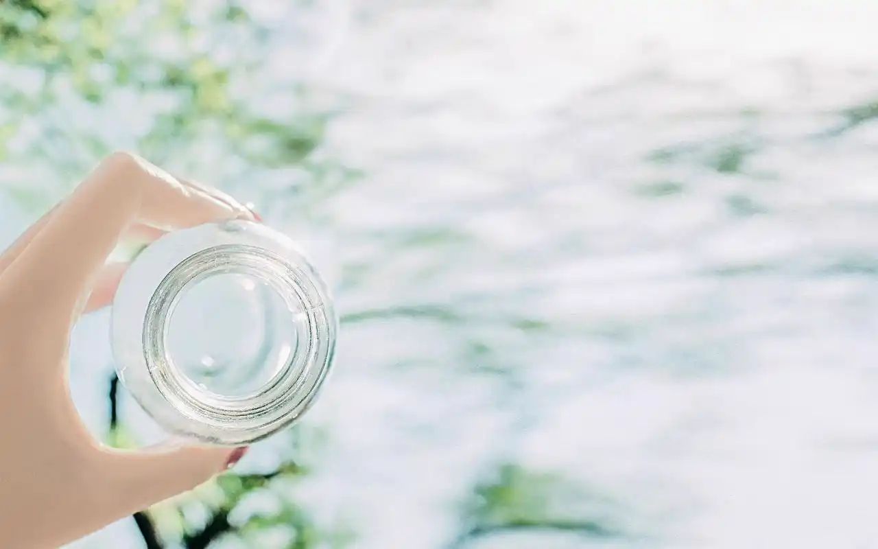清凉夏日玻璃杯简约静物风景图片桌面壁纸