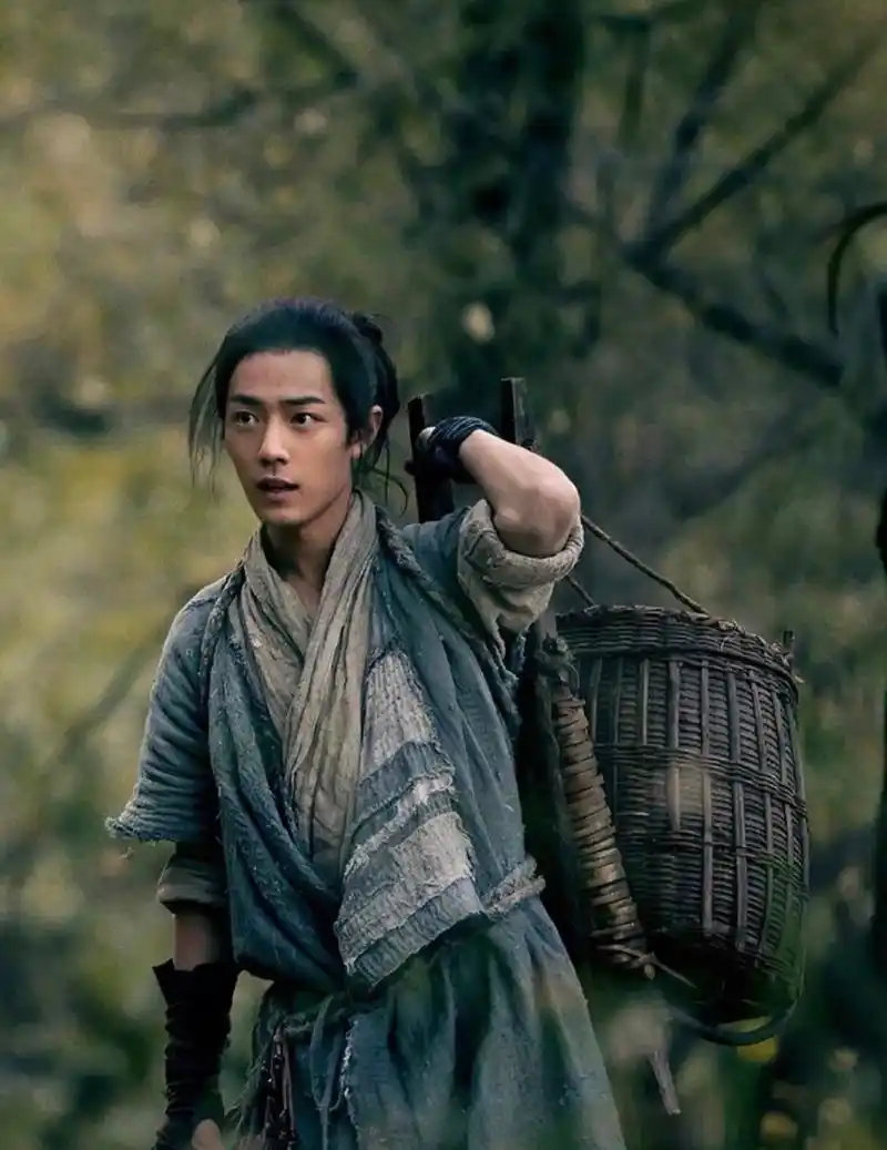 肖战和李易峰出演的两版张小凡,看造型你更喜欢谁?