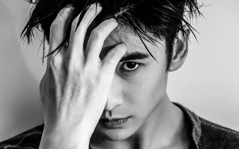 张云龙帅气撩人写真桌面壁纸 - tt98图片网