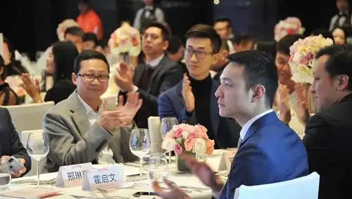 聊聊总裁霍启文