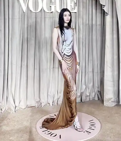 名模奚梦瑶参加盛会身材曼妙薄礼服吸睛网友不像是生过2娃