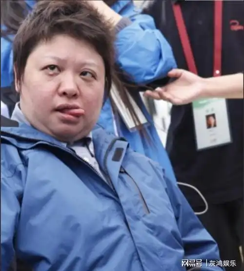 韩红暴瘦40斤连手臂都纤细不少主持后深夜喊累这是怎么了