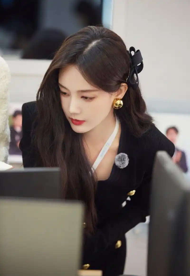 星闻#  李一桐的漂亮,一看眼睛就知道了,一切的魅力都是浑然天成!