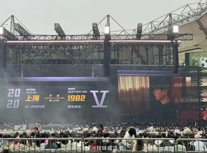 啊啊啊  我可以说只是张杰的路人粉吧,他的歌曲听的比较多,想着人生总