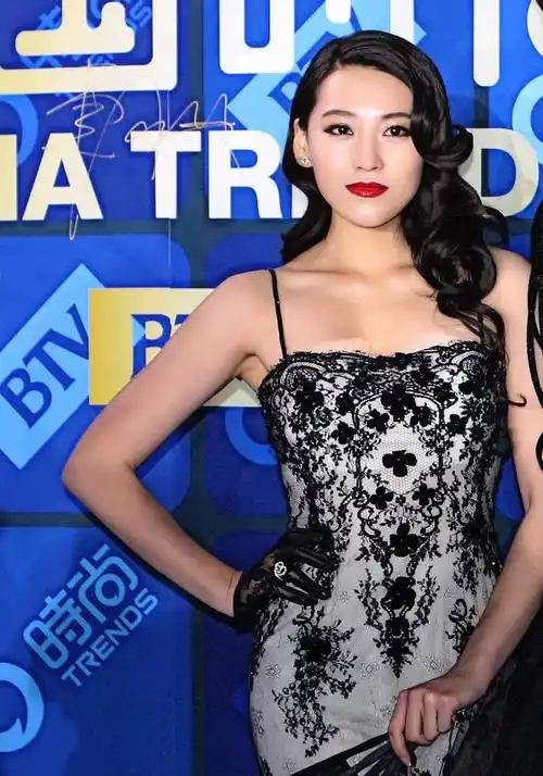 但是有些网友已经认定了杨紫就是小雪,而不认可宁丹琳就是小雪,所以