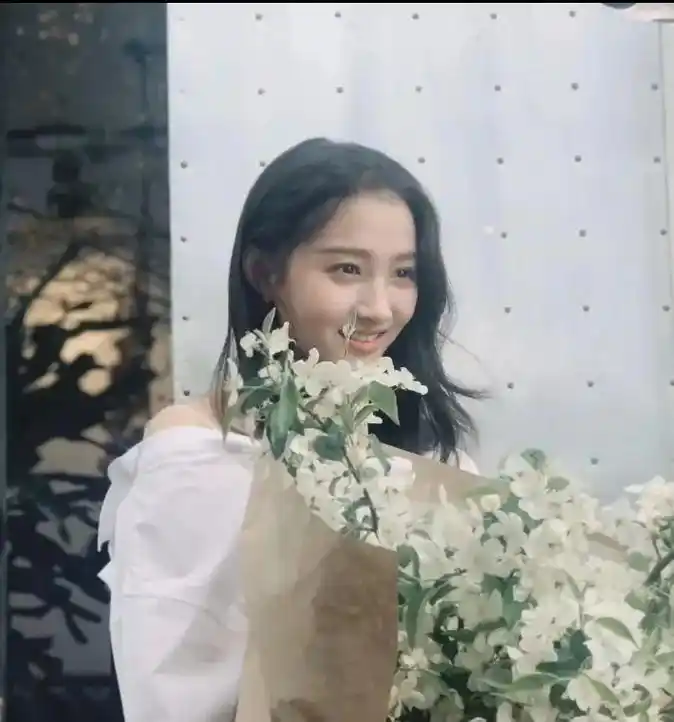 关晓彤的头像你们喜欢吗 - 抖音