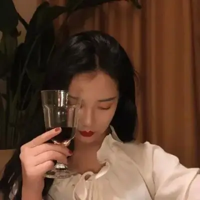 江淮:时尚唯美风真人女生头像