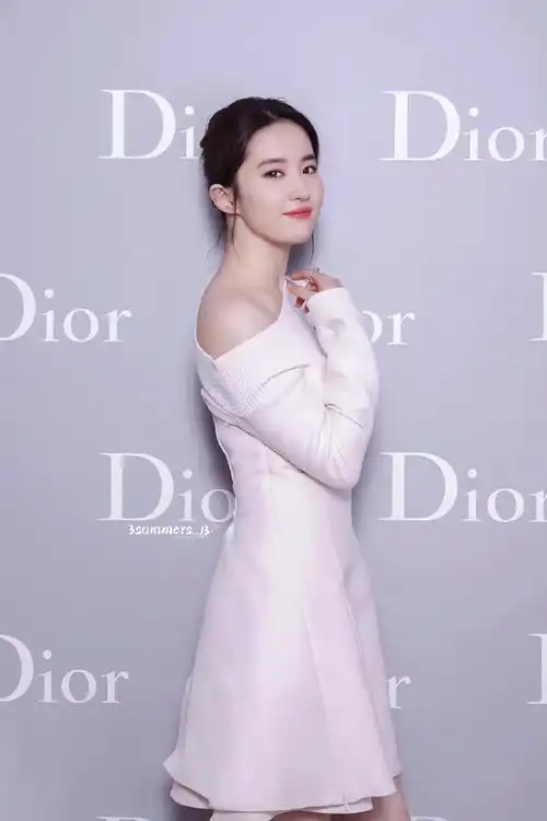 【图集】2016年刘亦菲出席dior花蜜活颜丝悦系列活动  刘家千金