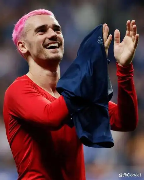 格里兹曼粉色头发登上球场法国的时尚永远领先于世界