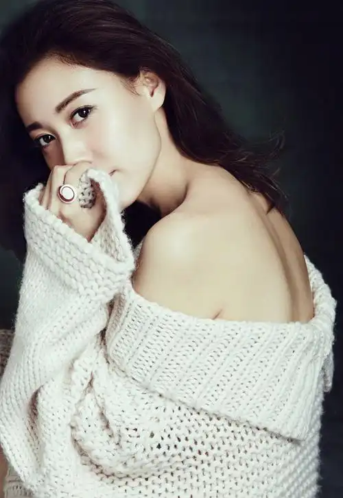 高露性感露肩魅力写真图片