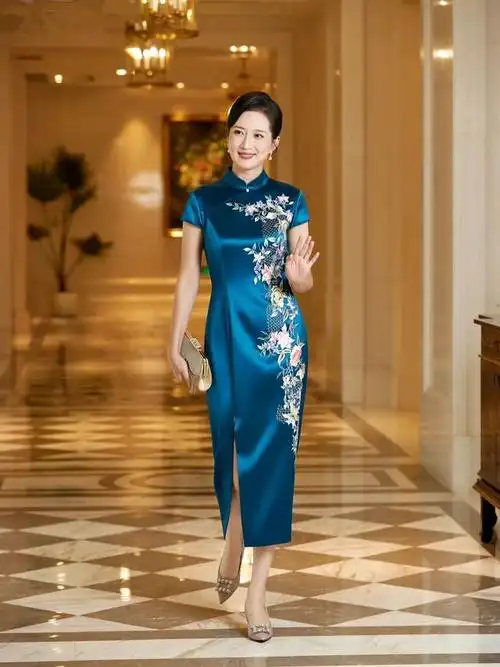 儿子结婚的时候,妈妈梳什么头发好看呢?