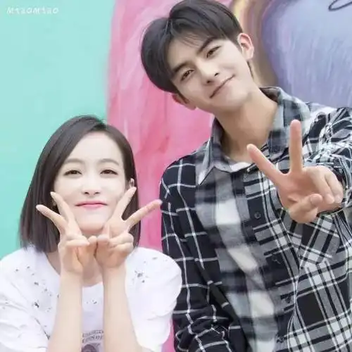 不过宋威龙也不是没有机会,2020 年《下一站幸福》播出,他和宋茜的