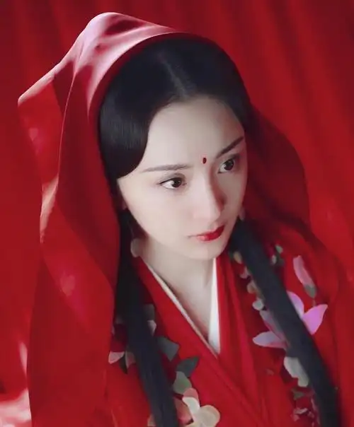 白浅大婚,白色喜服仙气十足,网友:四海八荒杨幂第一!