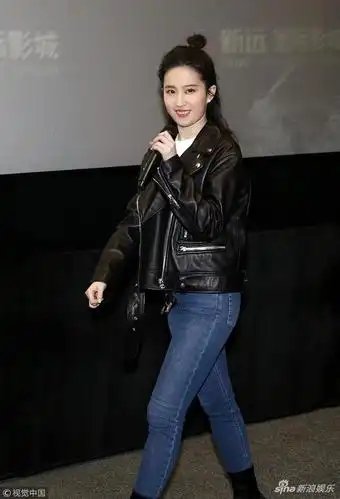 刘亦菲穿皮衣牛仔裤干练帅气
