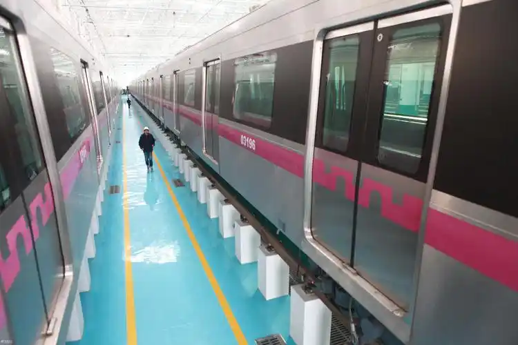 站在云端看看西安地铁3号线室外高架站像一艘船有木有