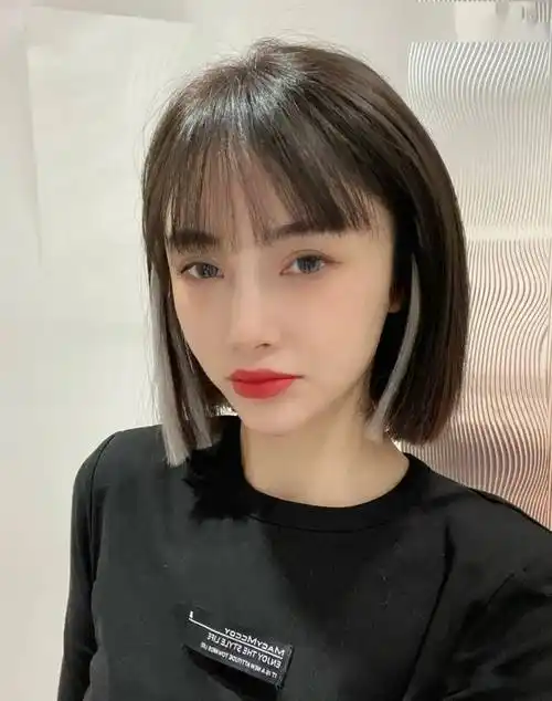 2022夏天超火的"挂耳染短发"_女生_时尚_发型