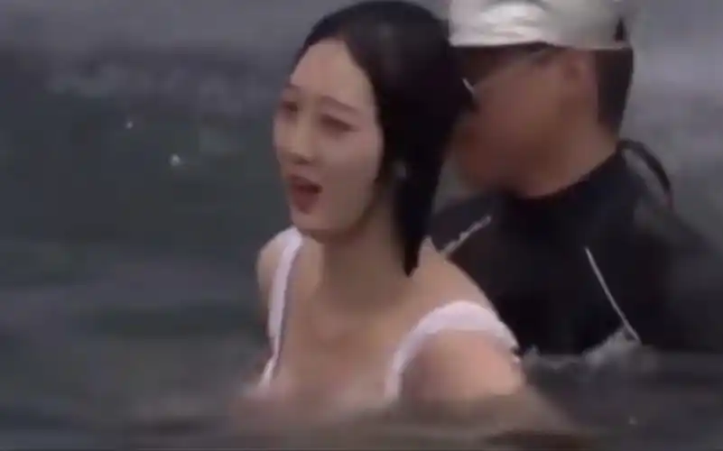 比基尼美女来闯关,这谁抗得住啊,我就看了五十遍!