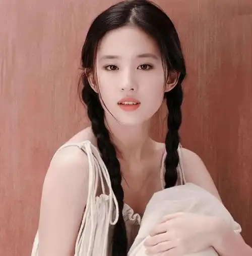 刘亦菲香港海洋公园被偶遇素颜状态超好整个人仙气飘飘