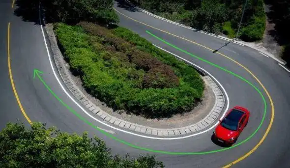 汽车复杂路口转弯什么时候该打方向盘技巧图解值得收藏