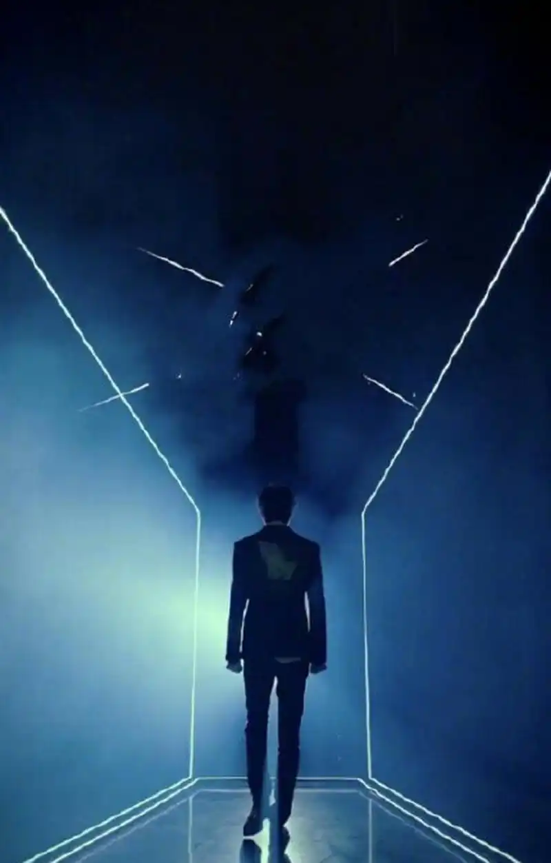 背影拍照大比拼#摩登兄弟刘宇宁背影杀~ 藏在人海里都能一眼认出来