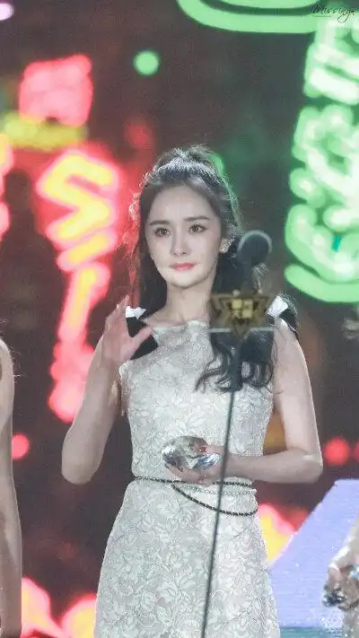 191228腾讯星光大赏in北京 cr missing_杨幂个站